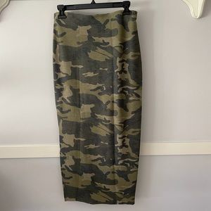 BLVD Camo Straight Skirt. Size L